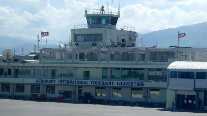 L'Aéroport International Toussaint Louverture, principal aéroport d'Haïti, situé à Port-au-Prince. Crédit photo : Didier Moïse