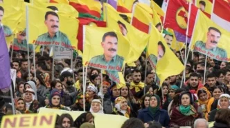 Le Parti des Travailleurs du Kurdistan (PKK) a mis fin à plus de 40 ans de lutte armée. Une page historique se tourne en Turquie.