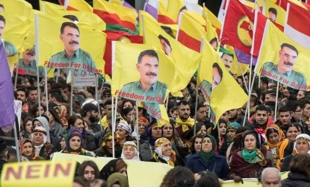 Le Parti des Travailleurs du Kurdistan (PKK) a mis fin à plus de 40 ans de lutte armée. Une page historique se tourne en Turquie.