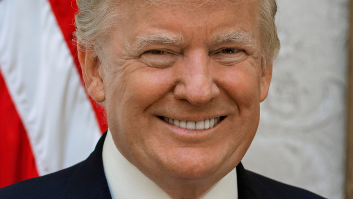 Le président Donald Trump pose pour son portrait officiel à la Maison Blanche, à Washington, D.C., le vendredi 6 octobre 2017. (Photo officielle de la Maison Blanche par Shealah Craighead)